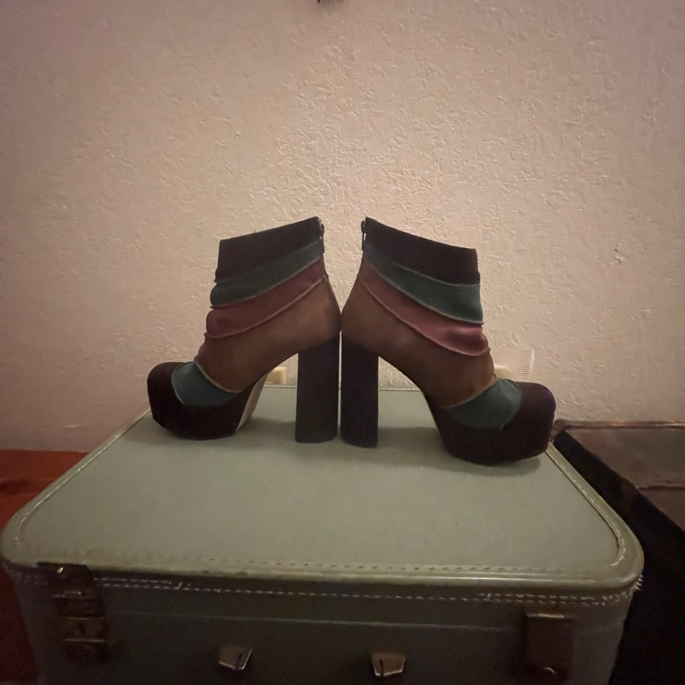 Zigi Soho NY Groove in Multi-Colored Brown Suede in a size 9 gently worn - Picture 3 of 8